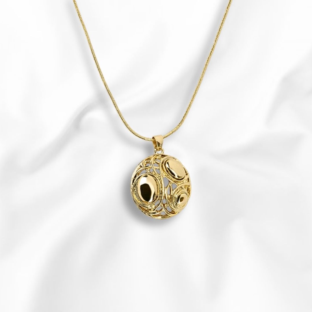 Cadena y Dije con Diseño de Moda  Medida 45cm de Largo