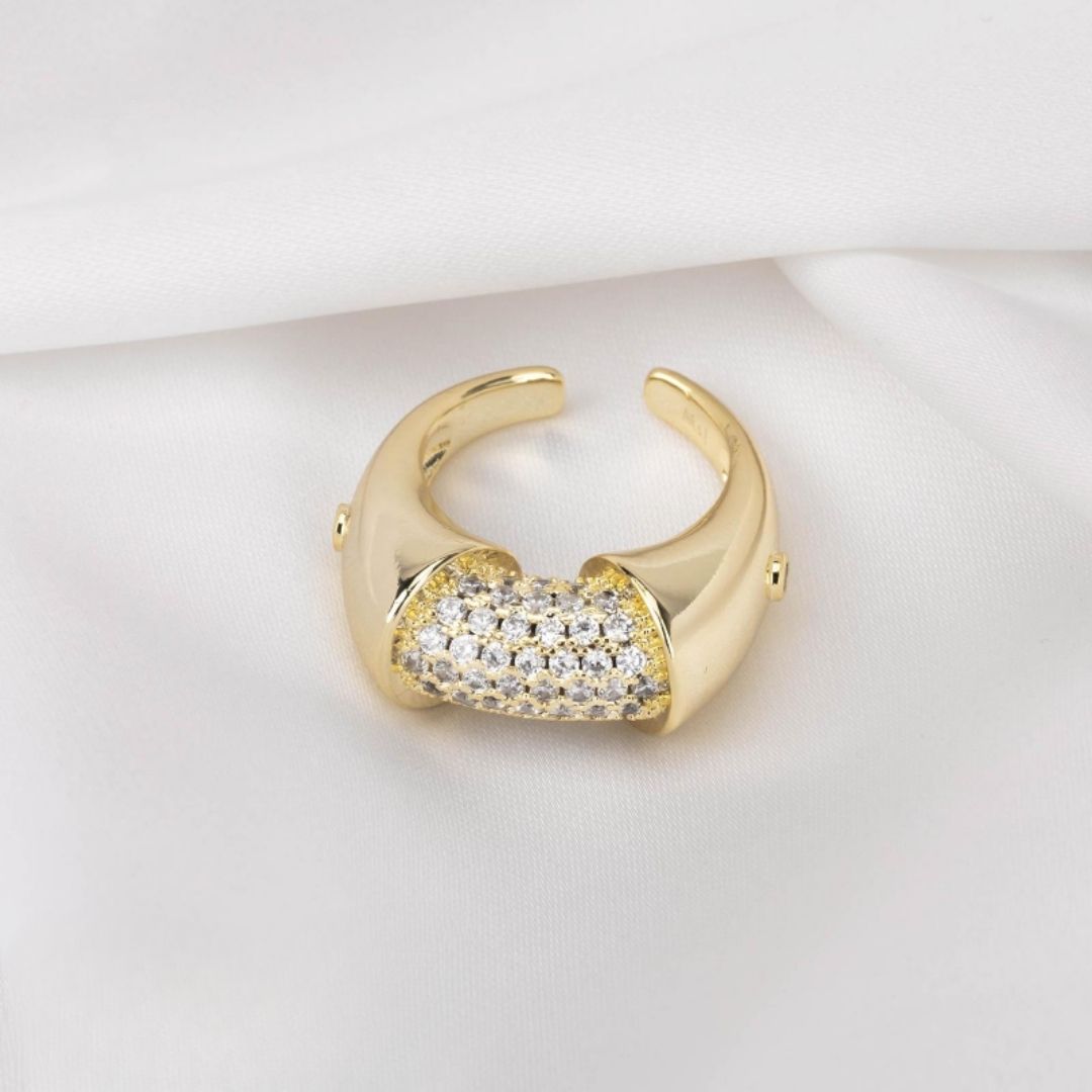 Anillo de Diseño Chunky con Piedras color Blanco  Sistema Ajustable