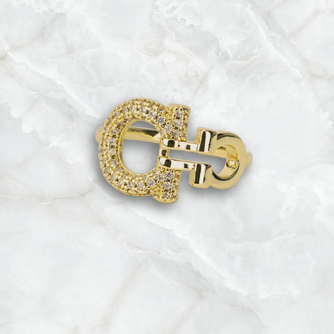 Anillo con Diseño de Dos Arcos