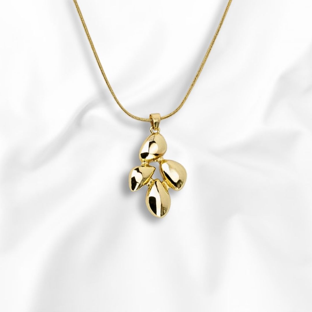 Cadena y Dije con Diseño de Moda 14K Medida 45cm de Largo