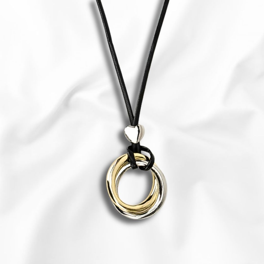 Collar con Cuerda Negra y Dije Moderno