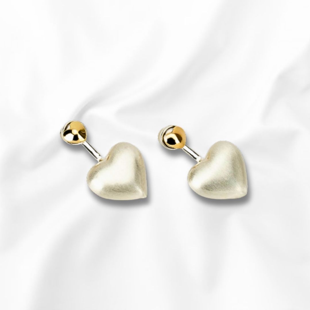 Arete Broquel con Diseño de Corazon blanco